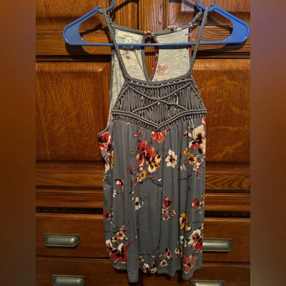 Maurices Gray Floral Crochet Yoke Tank Top Boho Sleeveless Blouse Size M - Picture 2 of 5